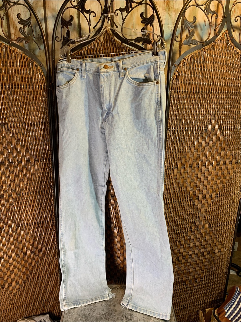 Wrangler Retro Style Light-Wash Jeans Size 34x32